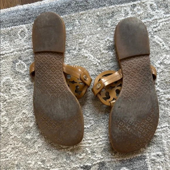 Tory Burch Tan Miller Sandals with Signature Logo Medallion - Picture 3 of 3